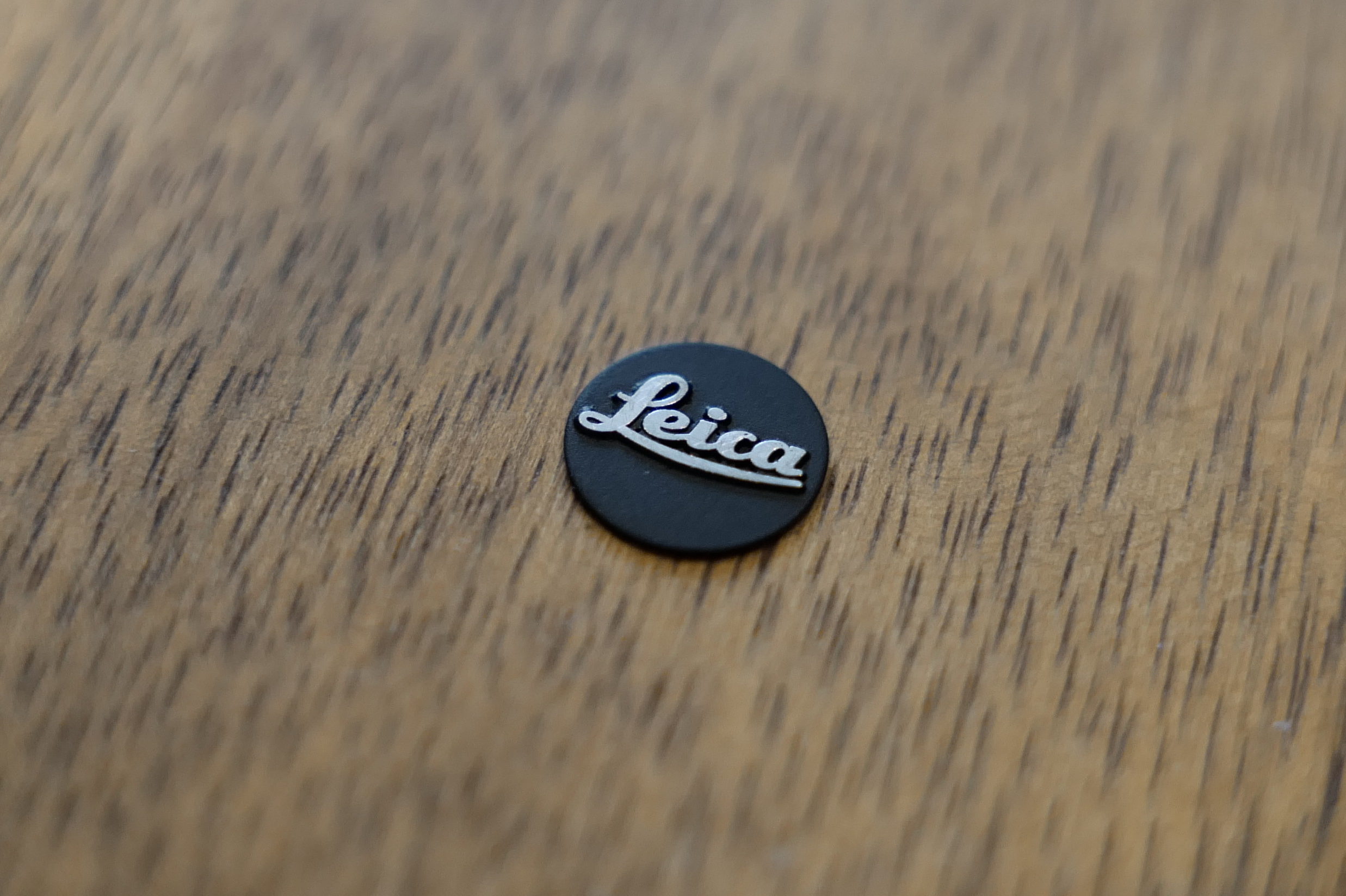 Leica】M9を黒バッジに変更してみた。 | LEICAのある生活